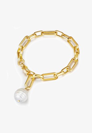 Zlata kovinska zapestnica s podaljšanimi povezavami in nepravilno belo biserno visečo dekoracijo. Gladka tekstura, sijoča površina.