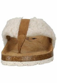 Sandalo scivoloso bianco di texture soffice con una fascia in suede marrone, sottopiede in sughero e suola bianca maculata, caratterizzato da un design con monopunta.