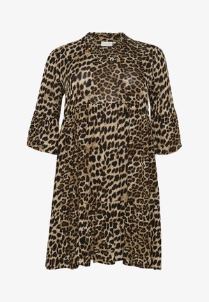 Berežähtud leopardimustriga kleit beeži ja musta värviga, kerge kangaga, kolmeveerand varrukatega, lõhkuva disainiga, millel on kihiline äär ja krae detail.