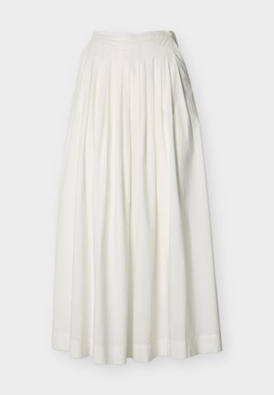 Lang hvit plissert skjørt med innsvingt midjebånd og bred fald, vist på ensfarget bakgrunn.