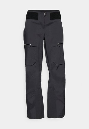 Schwarze Cargo-Hosen mit glatter Textur, mehreren Taschen, Reißverschlüssen und einem Klettverschluss an der Taille.