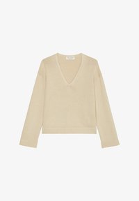 Unselected, dusty field