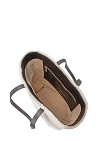 Odprta torba za nošenje kremne in rjave barve z dvema črnima ročajema, ki prikazuje bež notranjost iz blaga in en žep z zadrgo znotraj.