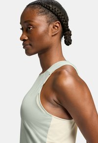 On PERFORMANCE TANK - Top - cobble   glacier