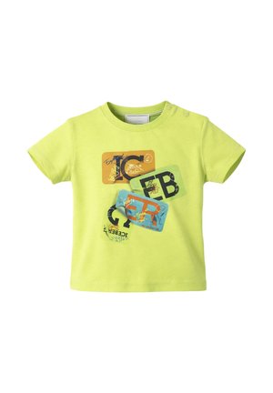 Maglietta per bambini in giallo brillante con una grafica colorata di blocchi lettere sovrapposti in arancione, verde, blu e giallo sul davanti.