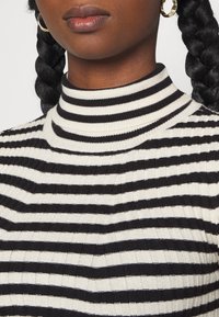 Pieces Petite Stickad tröja - black