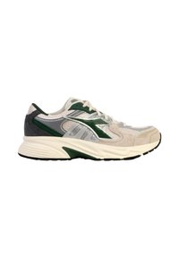 Sneakers sportive con tomaia in rete beige e dettagli verde, caratterizzati da particolari silver, suola imbottita e finitura testurizzata.