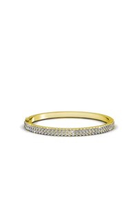 Bracciale d'oro con una fila di strass trasparenti e scintillanti lungo il bordo superiore. Superficie liscia, forma arrotondata, finitura lucida.