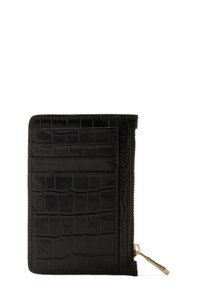 Portefeuille en cuir noir avec un motif crocodile, équipé de fentes pour cartes et d'un compartiment zippé, rehaussé de quincaillerie en ton or.