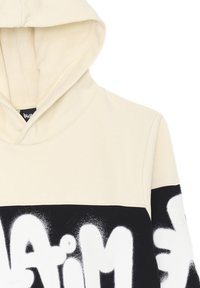 Felpa con cappuccio di colore beige nella parte superiore e nera nella parte inferiore, con lettere in stile spray bianco stampate sul petto e sulle maniche.