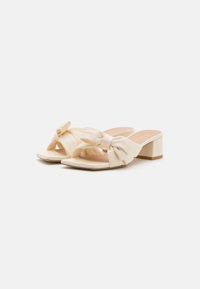 Stuart Weitzman SOFIA SLIDE - Mules - seashell