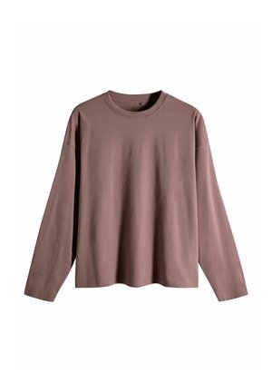 Long-sleeve shirt in dusty rose, made of soft cotton. Features a round neckline and a relaxed silhouette with dropped shoulders.