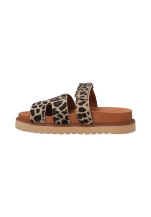 Leopardenmuster-Sandalen mit zwei breiten Riemen, einem beigefarbenen gepolsterten Fußbett und einer leichten Gummisohle mit Wellenmuster.