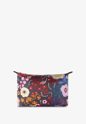 Bloemige cosmetica tas met een donkere achtergrond. Bevat levendige roze, rode en groene bloemen, een ritssluiting en een logo label. Glad oppervlak.