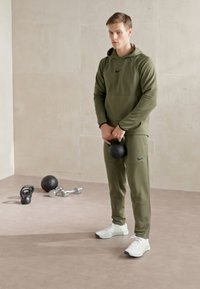 Nike Performance Jersey con capucha - medium olive/black