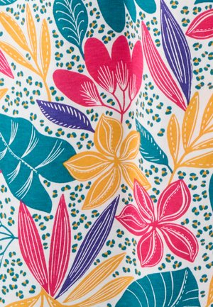 Tessuto floreale bianco con grandi foglie e fiori in turchese, rosa, giallo e viola, con dettagli tratteggiati e piccoli punti distribuiti.