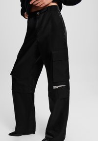 Karl Lagerfeld Jeans IRIDESCENT CARGO - Kapsáče - iridescent black