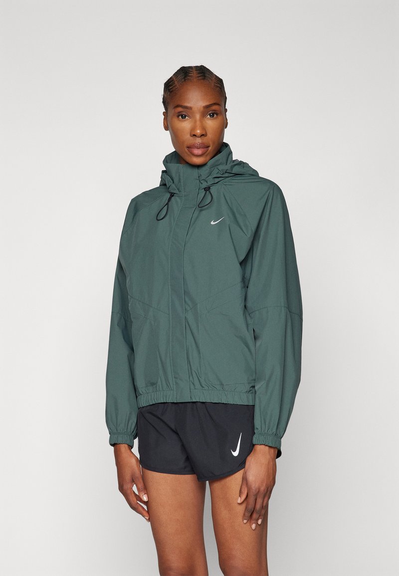 Nike Performance STORM-FIT SWIFT - Løbejakker - vintage green/black/reflective silver