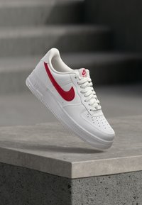 Ei valittu, white/univ red