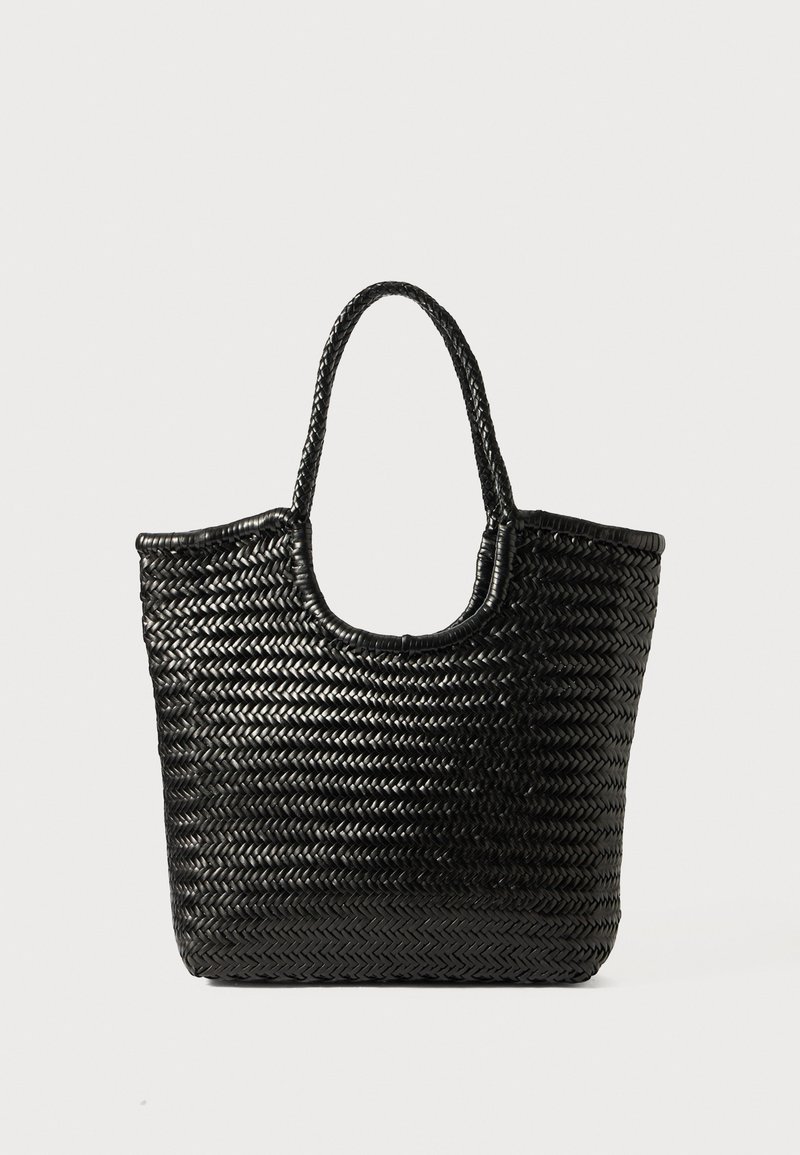 Borsa a tote nera in tessuto intrecciato con manici doppi, caratterizzata da una superficie texturizzata e un'apertura superiore, che mette in mostra un design semplice e funzionale.
