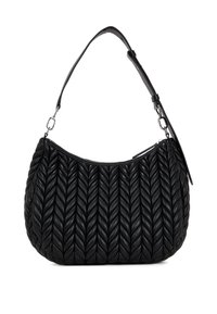 Sac à main noir avec un design tressé, fabriqué en matériau texturé, doté d'une fermeture éclair et d'une bandoulière ajustable fixée par des éléments en métal argenté.
