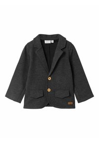 Blazer grigio realizzato in tessuto morbido con due tasche frontali, due bottoni marroni e un piccolo dettaglio etichetta marrone. Design del colletto strutturato.
