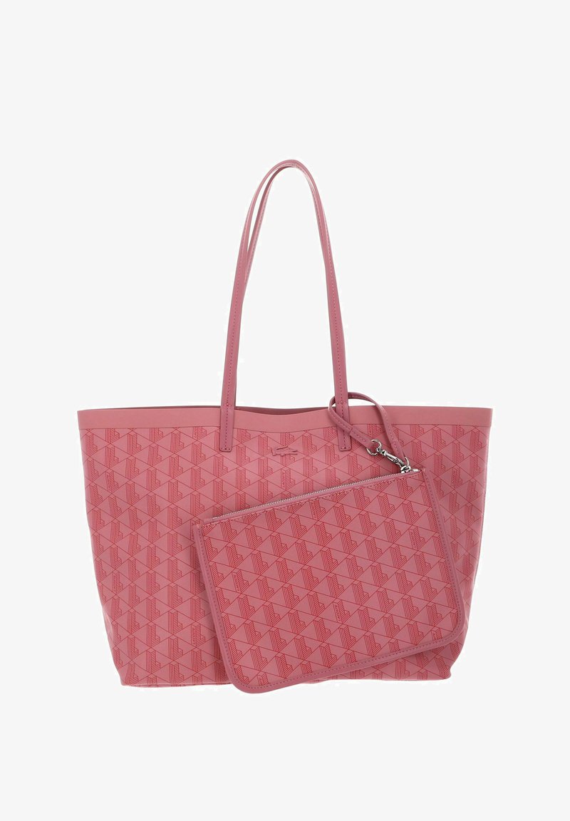 Sac en toile rose avec un motif géométrique gaufré, longues poignées et pochette zippée assortie amovible. Texture lisse, design spacieux.