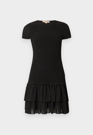 Schwarzes Kleid mit kurzen Ärmeln, geraffter Textur oben und einem gerafften, mehrlagigen Rock. Hergestellt aus leichtem, fließendem Stoff.