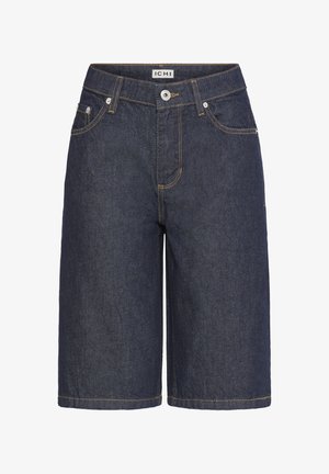 Shorts di denim blu scuro fino al ginocchio con bottone frontale, passanti per cintura e design a cinque tasche, con etichetta "ICHI" sulla vita.