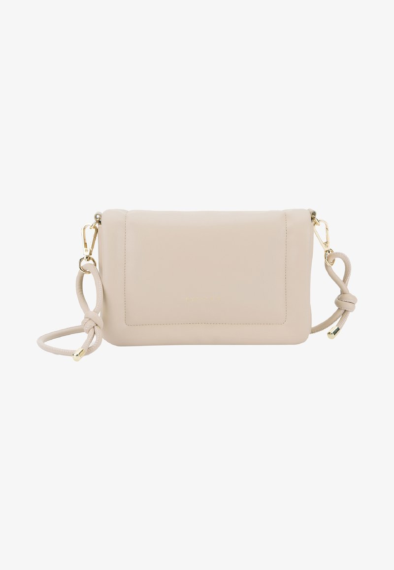 Borsa a tracolla in pelle beige con una superficie liscia, una tracolla annodata e dettagli in metallo dorato. Presenta un design rettangolare semplice.