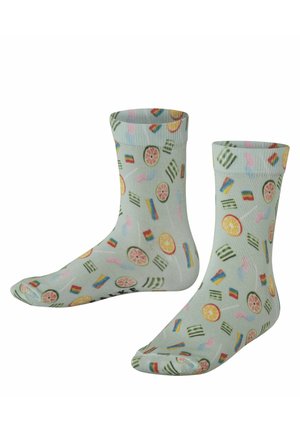 Calzini azzurri con stampe colorate di fette di agrumi, rettangoli a righe e forme di caramelle, mostrati come paio su uno sfondo bianco.