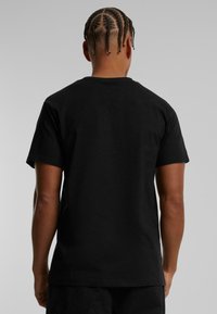 Merchcode FOOTBALL'S COMING HOME LOGO - Apdrukāts T-krekls - black