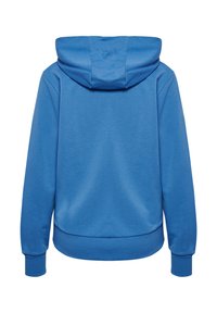 Blå hoodie med dragsko i huvan, ribbad ärm- och kantavslutning. Tillverkad av mjukt material med en jämn, enhetlig textur.