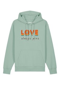 Mintgroene hoodie met een voorvak in kangoeroe-stijl, een capuchon met trekkoord en de tekst "LOVE always wins" in veelkleurige letters.