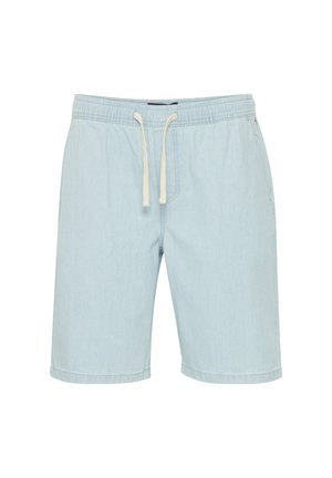 Shorts bleu clair en tissu doux, dotés d'une ceinture élastique, d'un cordon de serrage blanc et d'un design d'ourlet simple.
