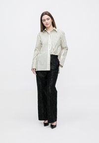 DAY Birger et Mikkelsen MYLO DELICATE STRIPES - Blusa com botões - pistachio