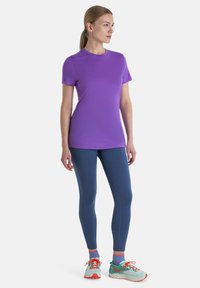 icebreaker MER 150  LITE III - Sports T-shirts - MEDIUM PURPLE