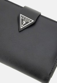 Thumbnail Image 4