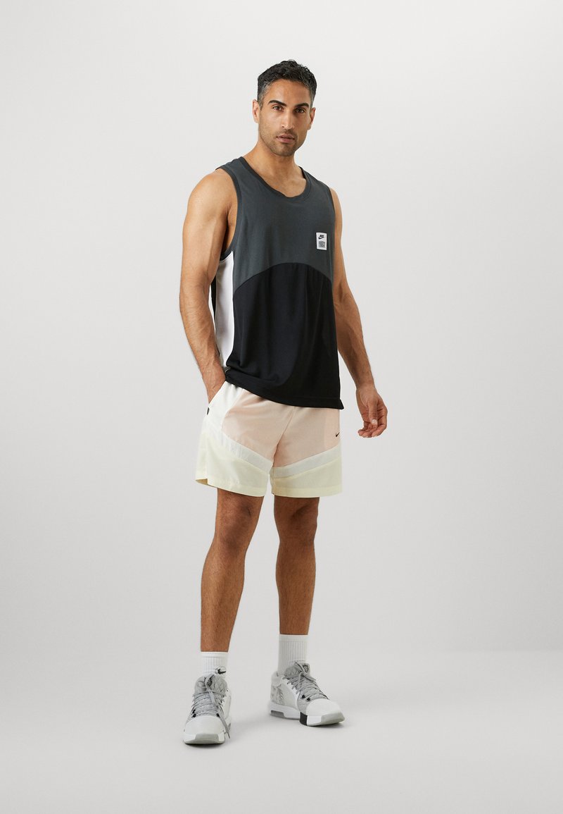 Nike Performance Korte broeken crème Nike Performance Korte broeken crème