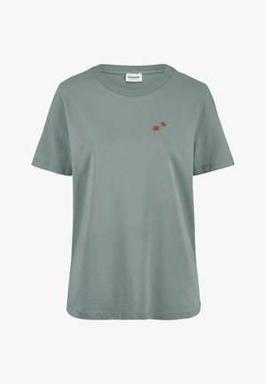 Baumwoll-T-Shirt mit kurzen Ärmeln in Salbeigrün, Rundhalsausschnitt und kleiner roter Blumenstickerei auf der linken Brust.