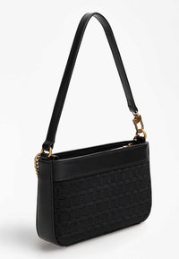 Sort vævet crossbody-taske med struktureret form, der har en glat øverste sektion, gulddetaljer og en justerbar rem.