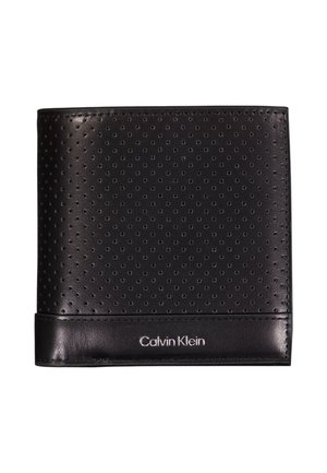 Cartera negra de cuero Calvin Klein con patrón perforado y bordes cosidos, logo grabado en relieve en una banda lisa en la parte inferior delantera.