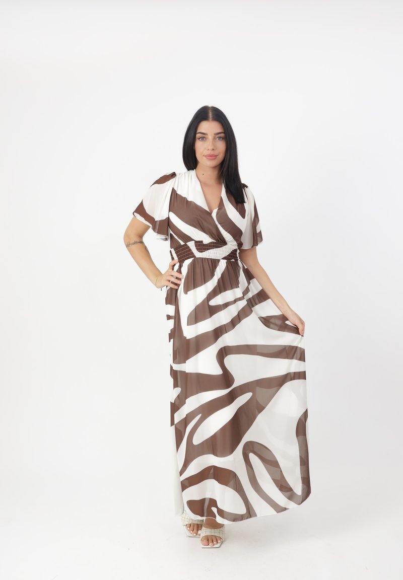 Maxi-Kleid mit Wickeldesign, in einem braun-weißen Zebra-Muster, mit kurzen Ärmeln, elastischem Taillenbund und fließendem Stoff.