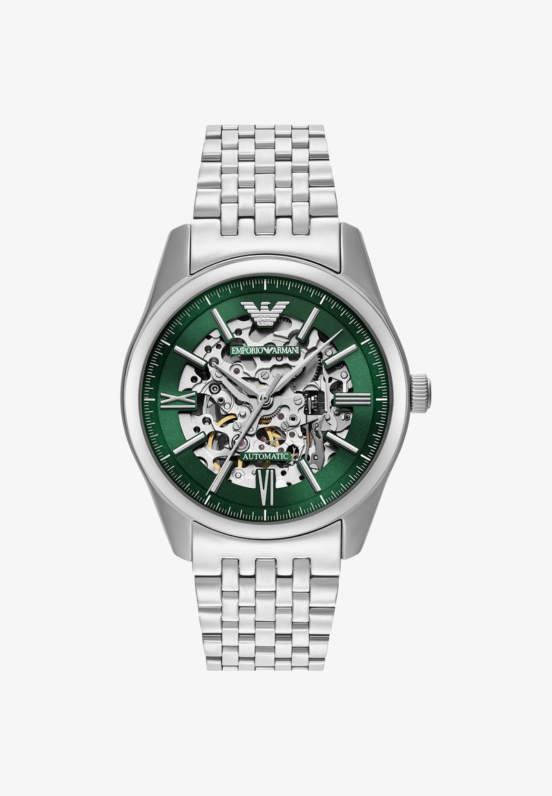 Silberne automatische Metallarmbanduhr mit grünem Lünettenring, skelettiertem Zifferblatt mit Zahnrädern, römischen Ziffern bei 12 und 6 sowie Emporio Armani-Logo oben.