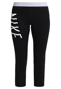 Leggings neri in tessuto elastico con design aderente. Presentano un logo Nike bianco stampato verticalmente sul lato sinistro e una cintura grigia.