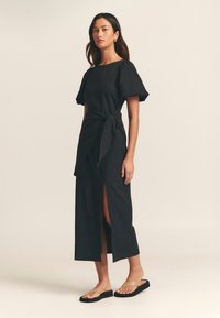 ST MRLO Shift dress - black