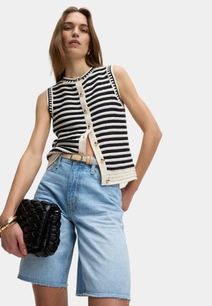 Marks & Spencer BERMUDA - Denim shorts - light indigo