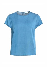 Svijetloplava denim majica s kratkim rukavima, okruglim izrezom i zatvaranjem na gumb na leđima. Ima jednostavnu, glatku teksturu i opušten kroj.