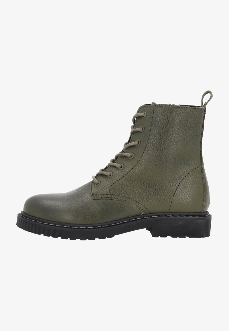 Bottine en cuir vert olive à lacets avec finition texturée, semelle en caoutchouc noire et languette à l'arrière.