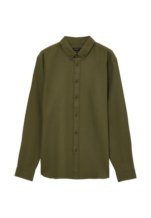 Camicia a maniche lunghe verde oliva con collo a camicia, chiusura frontale con bottoni, tessuto testurizzato e bottoni scuri.